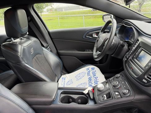 Used 2016 Chrysler 200 S FWD image 24