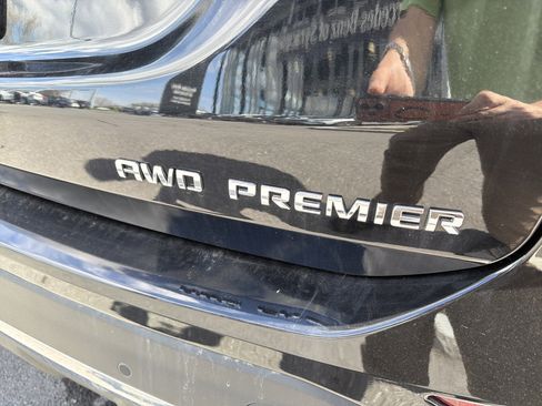Used 2023 Chevrolet Equinox Premier AWD/4WD image 8