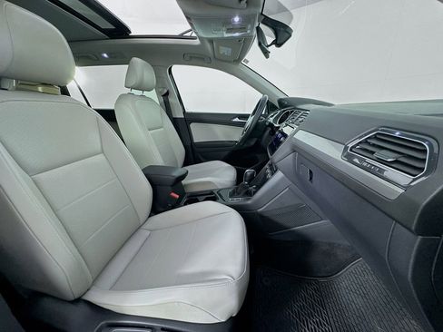 Used 2018 Volkswagen Tiguan SE w/ Panoramic Sunroof Package image 36