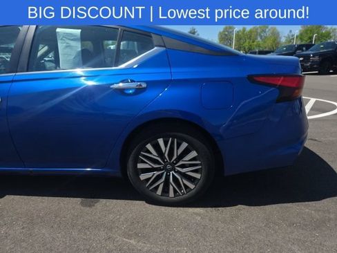 Used 2025 Nissan Altima 2.5 SV FWD image 13