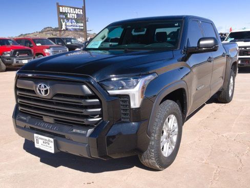 Used 2022 Toyota Tundra SR5 w/ SR5 Convenience Package image 2