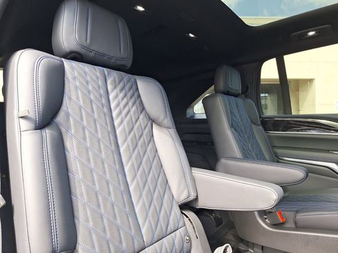 New 2026 Cadillac Escalade IQ Luxury 1 w/ LPO, Floor Liner Package AWD/4WD image 30