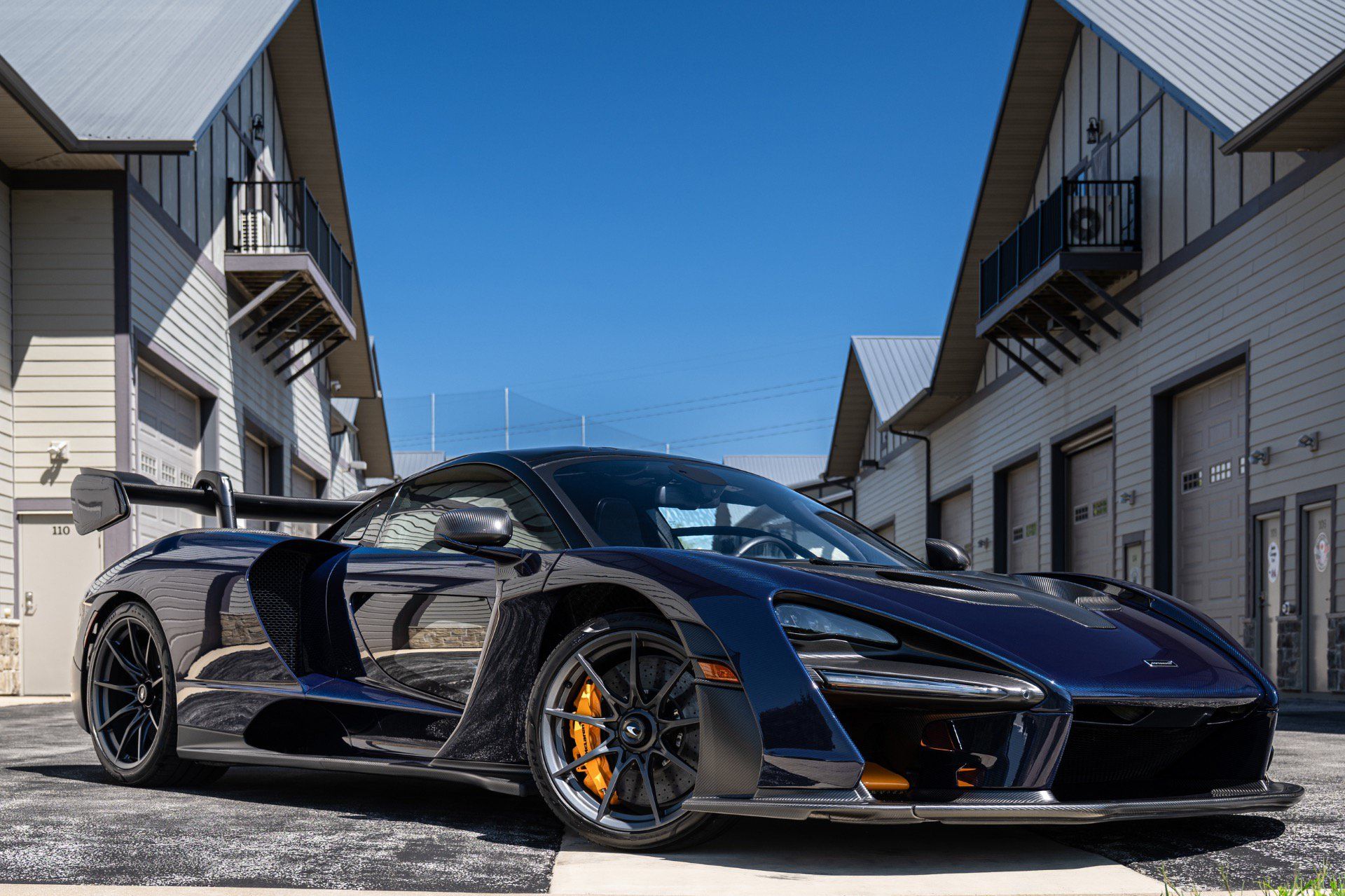 Used 2019 McLaren Senna RWD image 4