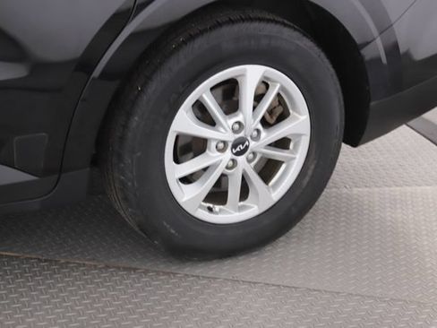 Used 2022 Kia Carnival LX FWD image 14