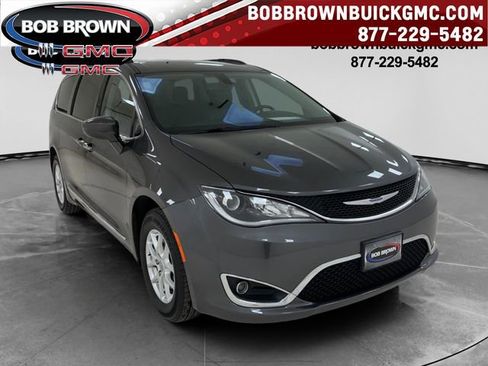 Used 2020 Chrysler Pacifica Touring-L image 1