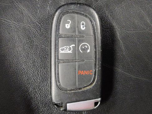 Used 2020 Jeep Cherokee Limited AWD/4WD image 32