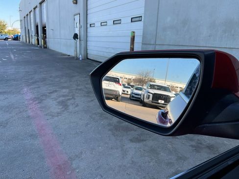 Used 2021 Hyundai Elantra Limited image 18