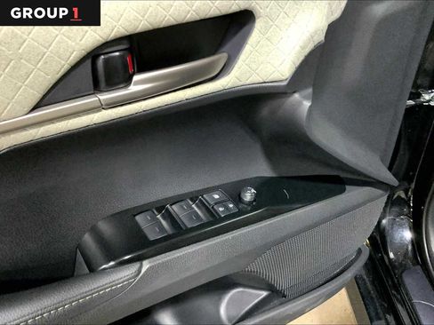 Used 2025 Toyota Camry XLE AWD/4WD image 36