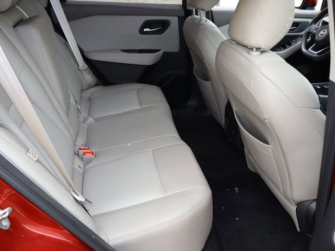 Used 2021 Nissan Rogue SV FWD image 17