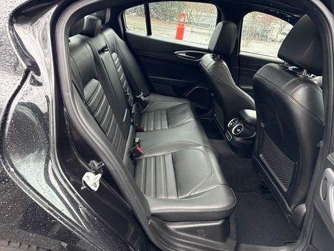 Used 2023 Alfa Romeo Giulia Veloce image 12