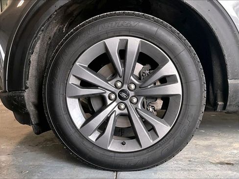 Used 2021 Ford Explorer XLT w/ Equipment Group 202A image 7