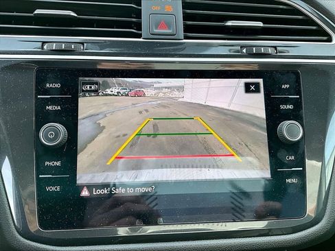 Used 2024 Volkswagen Tiguan SE image 19
