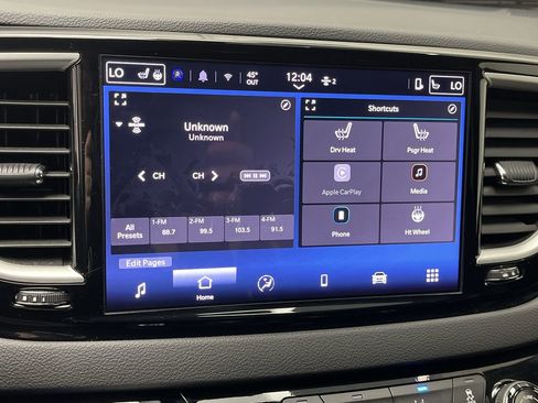 Used 2025 Chrysler Pacifica Select image 18