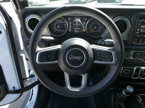 Used 2023 Jeep Wrangler Unlimited Sahara w/ LED Lighting Group AWD/4WD image 17