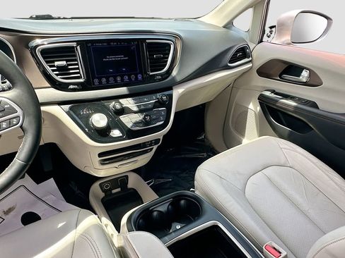 Used 2017 Chrysler Pacifica Touring-L Plus w/ Advanced Safetytec Group FWD image 23