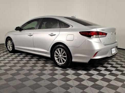 Used 2018 Hyundai Sonata SE w/ Cargo Package FWD image 3