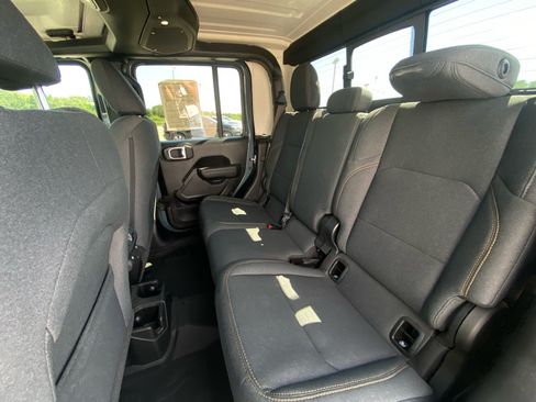 Used 2024 Jeep Gladiator Sport AWD/4WD image 10