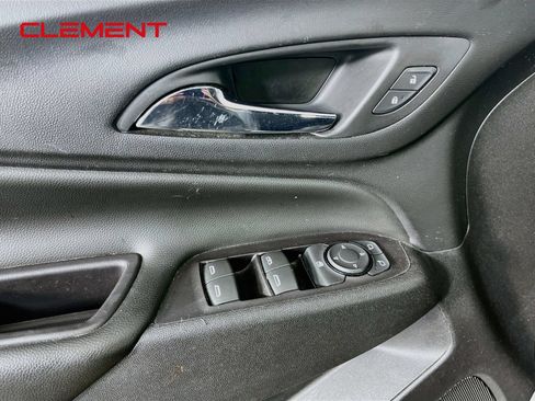Used 2020 Chevrolet Equinox LT FWD image 23