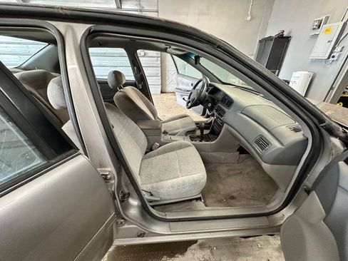 Used 2000 Nissan Altima XE FWD image 28