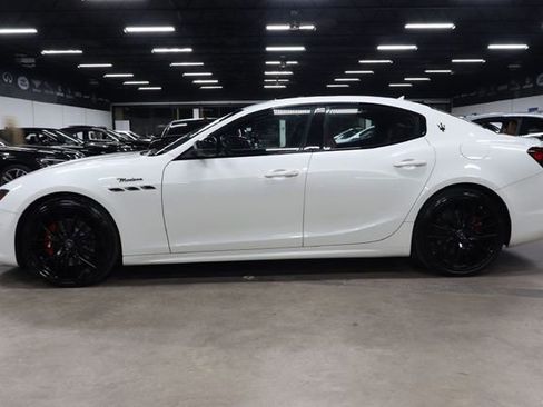 Used 2022 Maserati Ghibli Modena Q4 AWD/4WD image 2