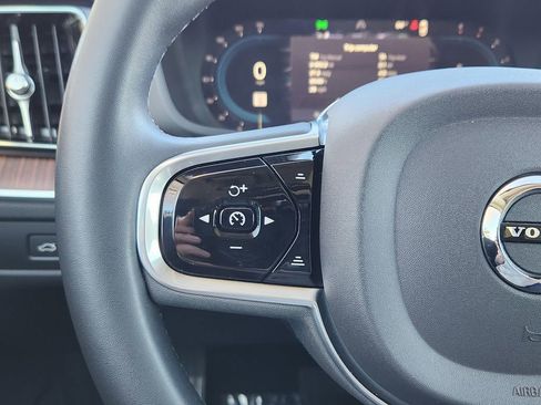 Used 2023 Volvo XC60 B6 Ultimate w/ Climate Package image 17