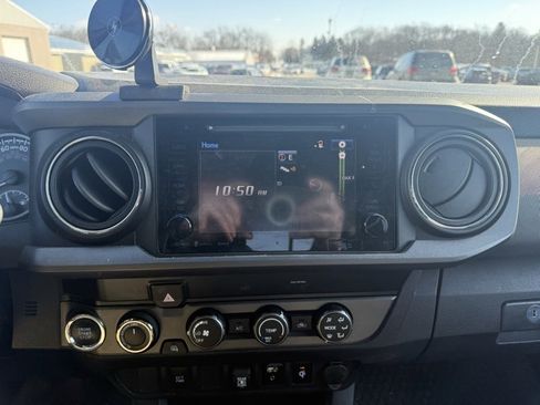 Used 2019 Toyota Tacoma TRD Off-Road image 12