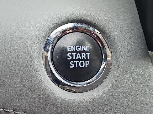 Used 2022 Toyota Highlander XLE image 23