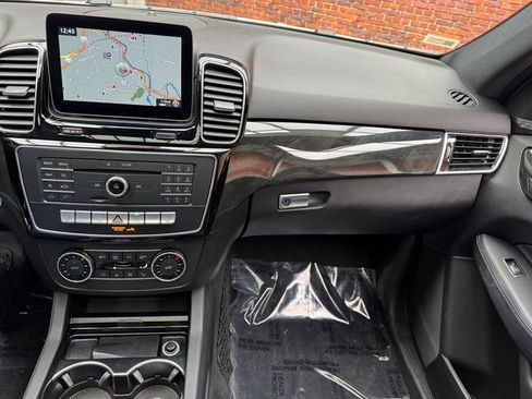 Used 2019 Mercedes-Benz GLE 400 4MATIC image 17