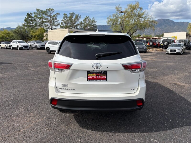Used 2016 Toyota Highlander Plus FWD image 4