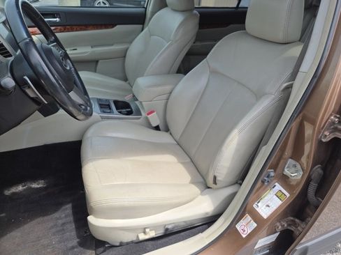 Used 2011 Subaru Outback 3.6R Limited AWD/4WD image 15