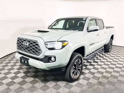Used 2022 Toyota Tacoma TRD Sport w/ TRD Premium Sport Package AWD/4WD image 7