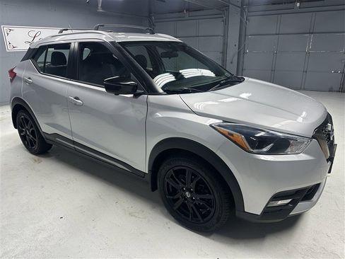 Used 2020 Nissan Kicks SR w/ Exterior Package FWD image 8