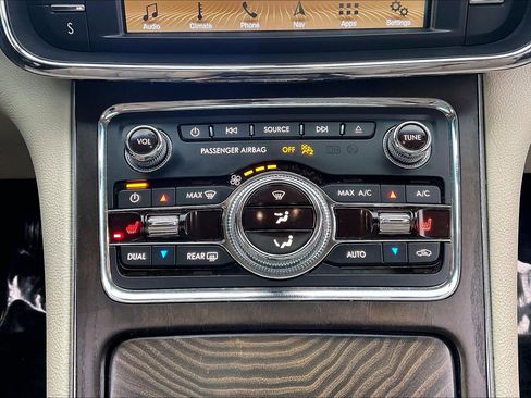 Used 2018 Lincoln Continental Select image 38