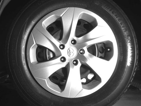 Used 2021 Toyota RAV4 LE image 8