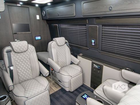 Used 2022 Mercedes-Benz Sprinter 3500 image 2