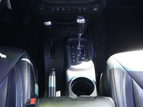 Used 2018 Jeep Wrangler Unlimited Sahara AWD/4WD image 24