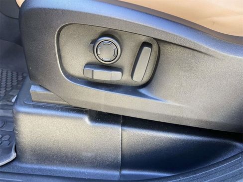 Used 2025 Land Rover Defender 110 S image 14