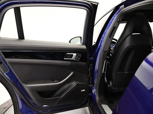 Used 2020 Porsche Panamera 4 image 40