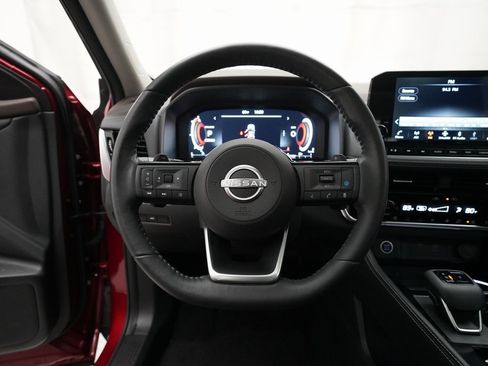 Used 2023 Nissan Rogue Platinum w/ Platinum Premium Package image 4