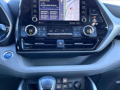 Used 2021 Toyota Highlander XLE image 34