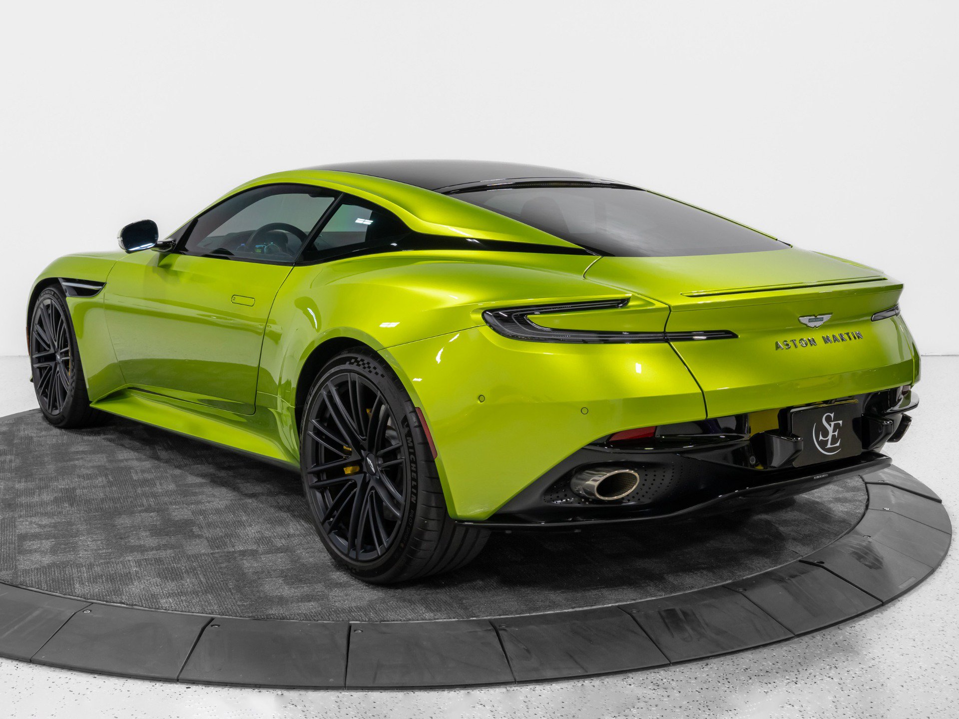 Used 2024 Aston Martin DB12 Coupe RWD image 6