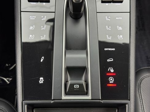 Used 2023 Porsche Macan image 28