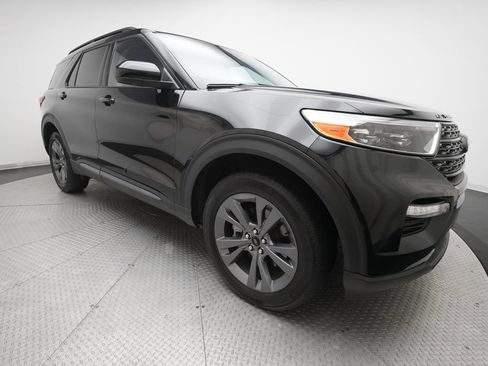 Used 2023 Ford Explorer XLT w/ Equipment Group 202A AWD/4WD image 36