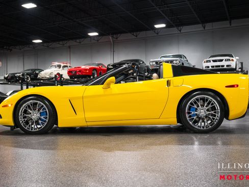 Used 2005 Chevrolet Corvette Coupe w/ Preferred Equipment Group RWD image 2