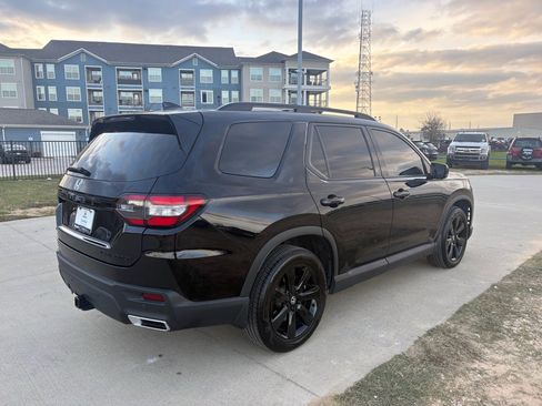 Certified 2025 Honda Pilot Black Edition image 5