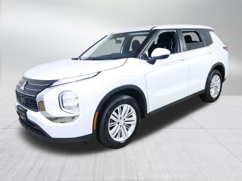 Used 2022 Mitsubishi Outlander ES AWD/4WD image 3