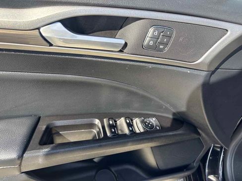 Used 2019 Ford Fusion SEL image 9