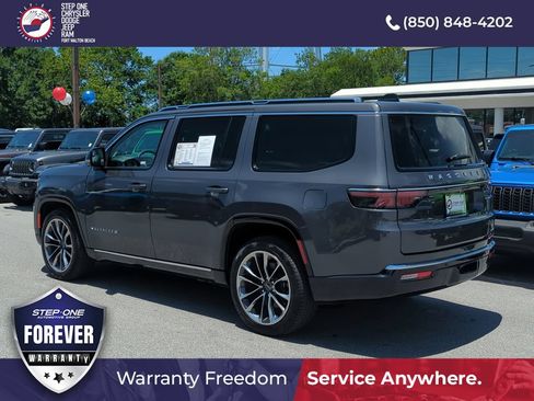 Used 2024 Jeep Wagoneer Series III w/ Premium Group I AWD/4WD image 4