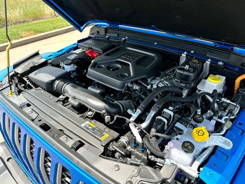 New 2023 Jeep Wrangler Sahara w/ Cold Weather Group image 24