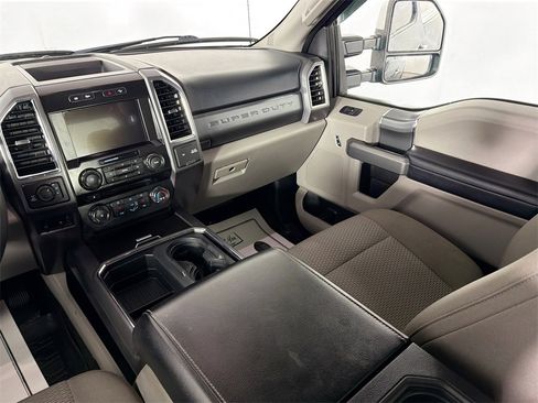 Used 2017 Ford F250 XLT w/ XLT Premium Package image 21
